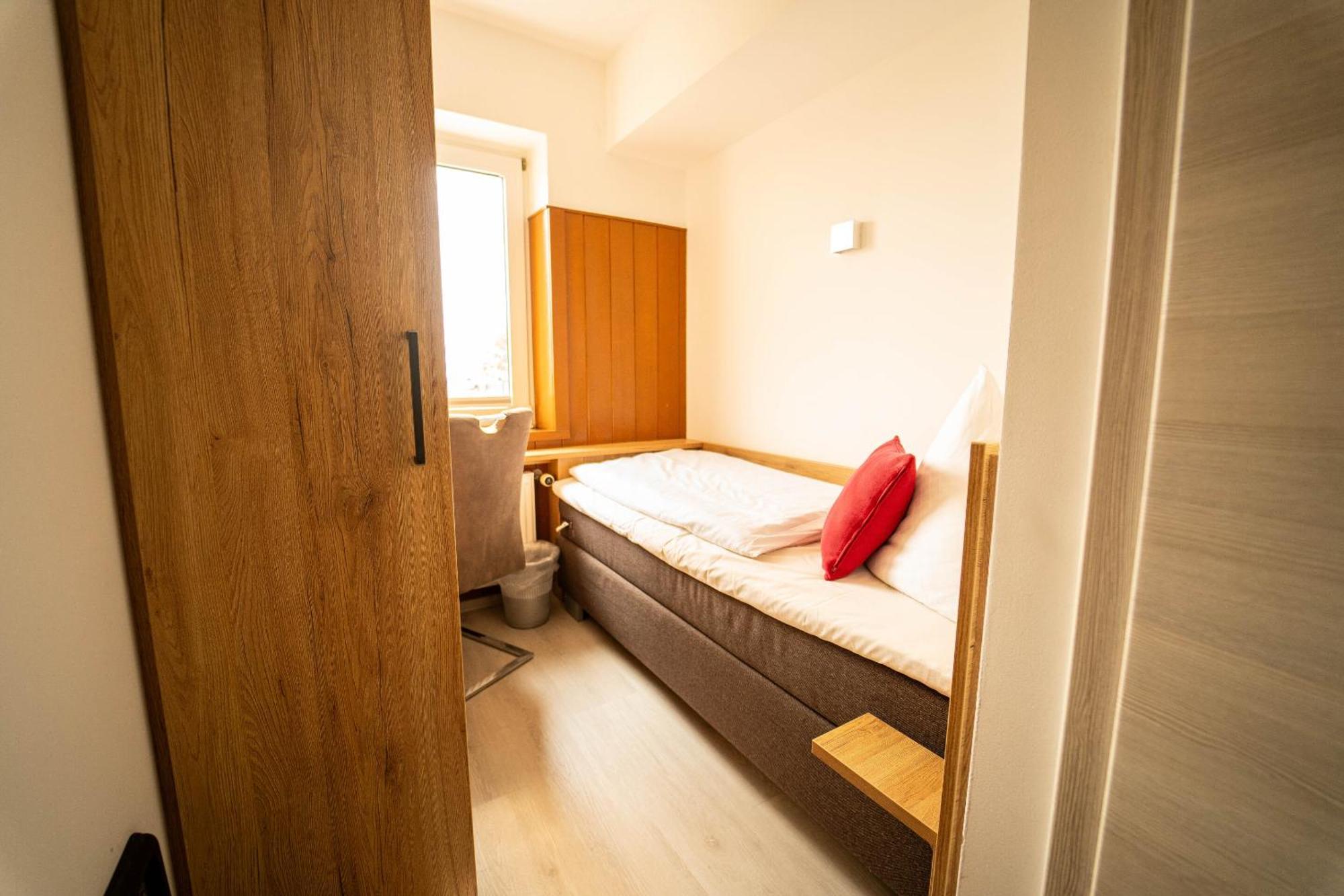 Berghotel Deutscher Flieger Wasserkuppe Gersfeld Chambre photo